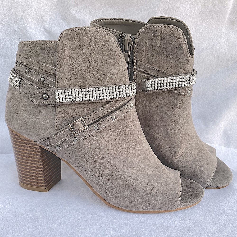 SO womens ankle booties size 7M